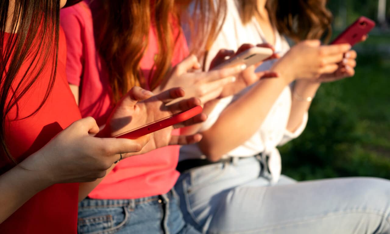 Survey: Gen Z and Millennials Most Affected by Online Dental Misinformation