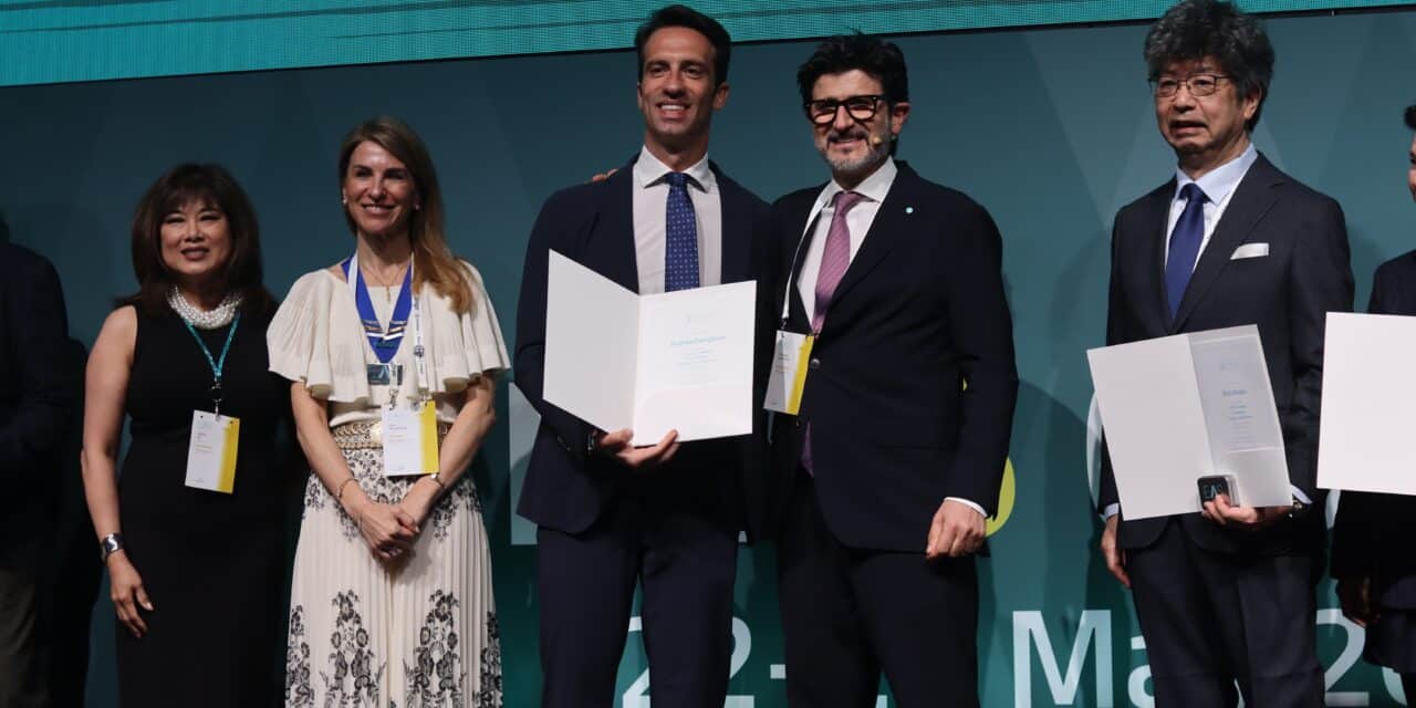 Smart Aligner Services Underscores Clinical Leadership with Award Win at EAS 2025